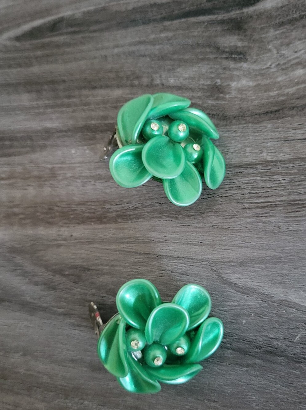 Vintage Green Floral Clip-On Earrings Mid Century Costume Jewelry - Picture 2 of 9